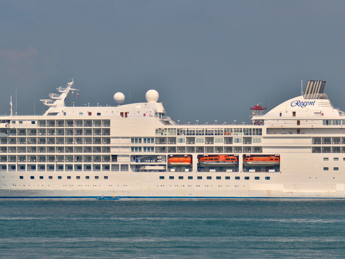 Regent Seven Seas Cruise Deals and Promotions Pool Deck